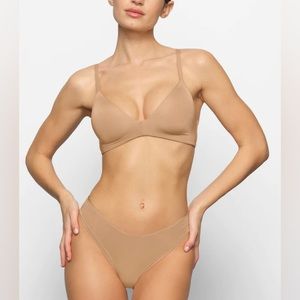 SKIMS Wireless Bra NWT 32C